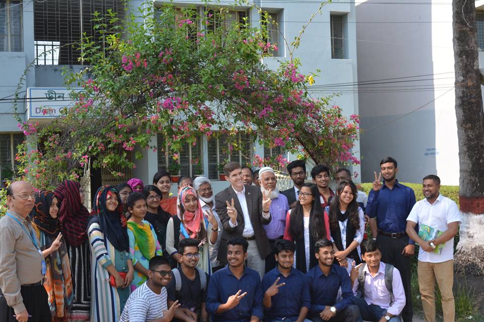 মার্কিন রাষ্ট্রদূত রবার্ট মিলার এর বাংলাদেশ কৃষি বিশ্ববিদ্যালয় পরিদর্শন