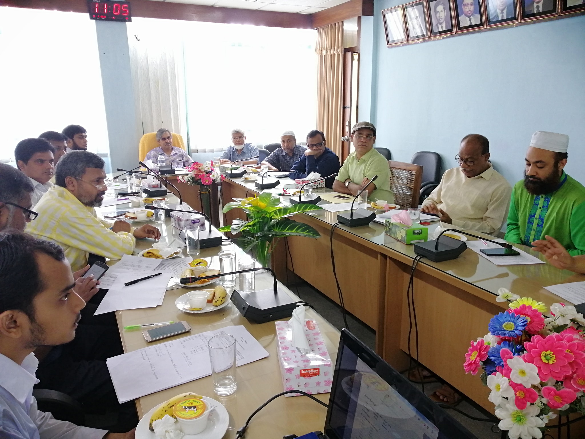 অদ্য আইসিটি এডভাইজরি কমিটির সভায় মাননীয় ভাইস চ্যান্সেলর প্রফেসর ডঃ লুৎফুল হাসান বাকৃবির স্নাতক পর্যায়ে ছাত্র-ছাত্রীদের সিমেস্টার সংক্রান্ত যাবতীয় পাওনাদি অনলাইন ভিত্তিক করার সিদ্ধান্ত গ্রহণ করেন