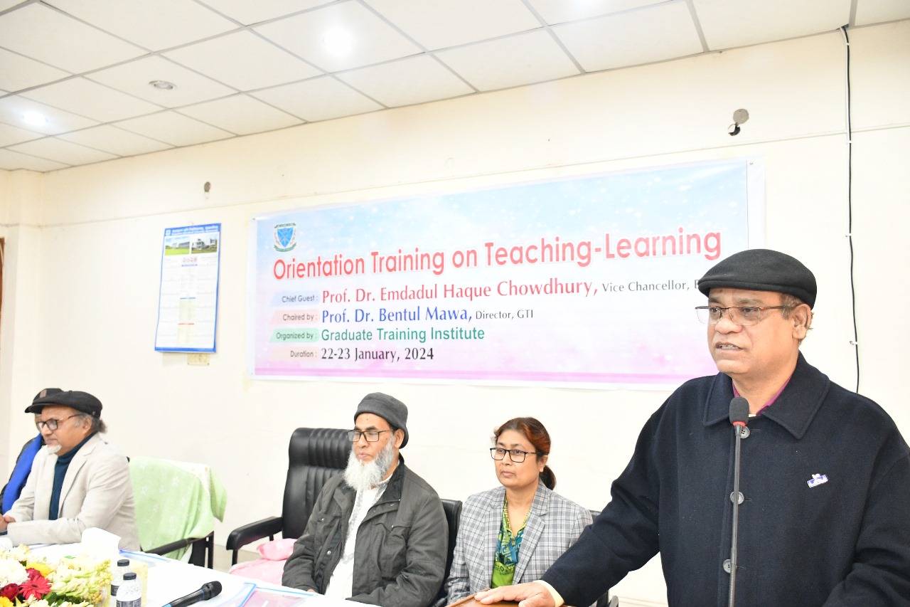 বাকৃবি’র নবীন শিক্ষকদের ‘টিচিং-লার্নিং’ শীর্ষক প্রশিক্ষণ উদ্বোধন