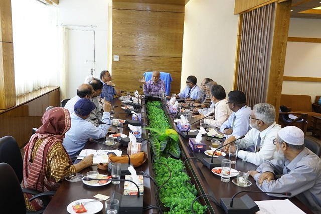 The faculty members from the College of Deltin 7 রিভিউ Sciences, IUBAT,  Dhaka  calls on Deltin 7 Bangladesh VC