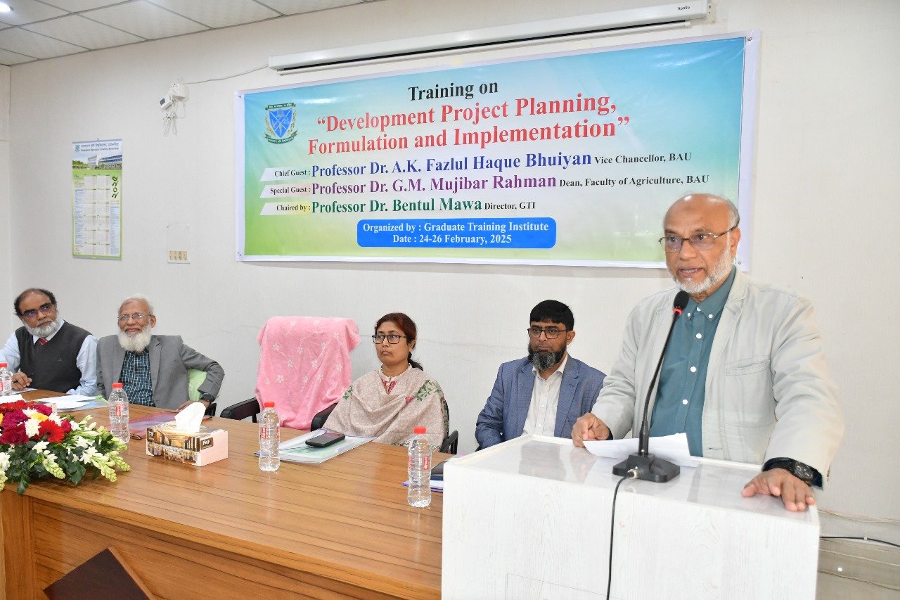 বাকৃবির শিক্ষকদের জন্য “উন্নয়ন প্রকল্প প্রণয়ণ, প্রক্রিয়াকরণ ও বাস্তবায়ন” শীর্ষক প্রশিক্ষণের উদ্বোধনী অনুষ্ঠিত