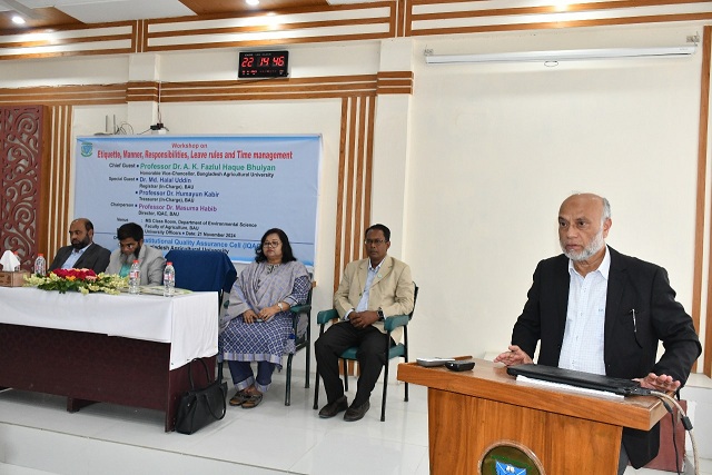 'সর্বপদে সর্বক্ষেত্রে সততা এবং ন্যায়পরায়ণতার ভিত্তিতে কাজ করতে হবে' - কর্মকর্তাদের উদ্দেশ্যে বাকৃবি ভিসি