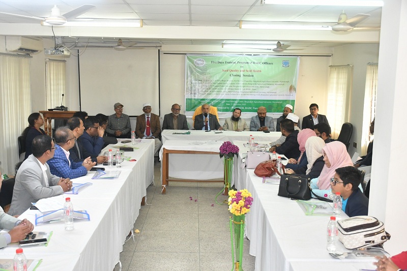 বাকৃবিতে বিএডিসি কর্মকর্তাদের জন্য বীজের গুণগত মান ও বীজের স্বাস্থ্য বিষয়ক প্রশিক্ষণের সমাপনী ও সনদ বিতরণ অনুষ্ঠিত