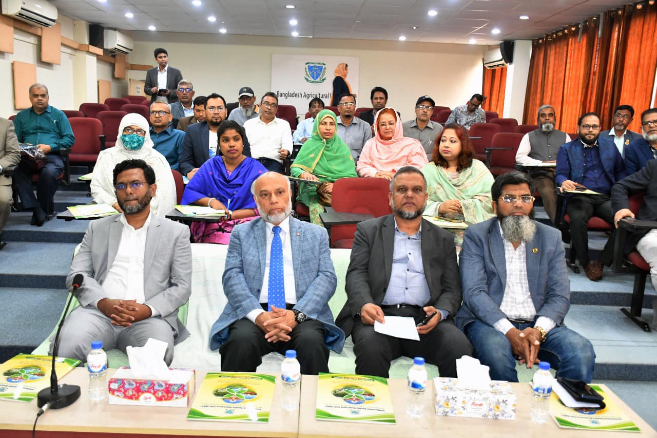 বাকৃবিতে কর্মকর্তাদের সরকারি ক্রয় নীতিমালা বিষয়ক প্রশিক্ষণ অনুষ্ঠিত