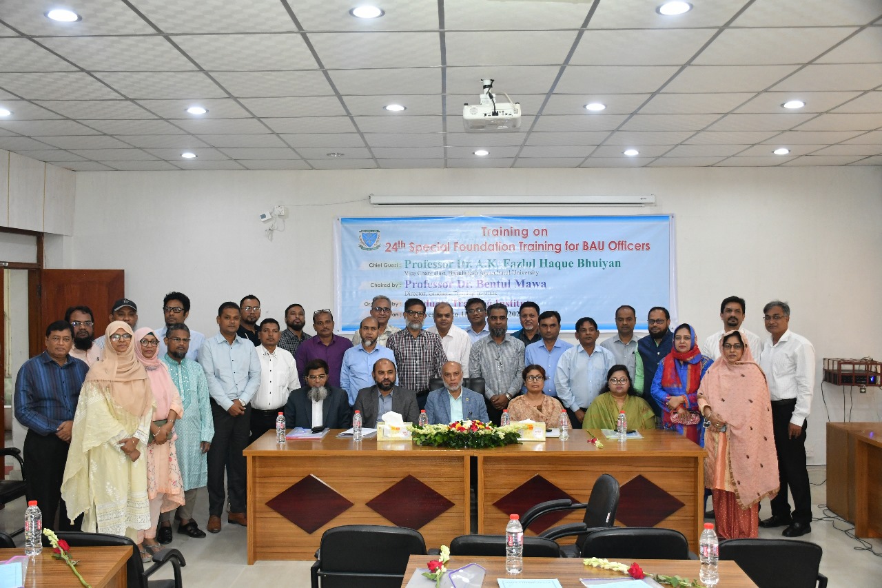 বাকৃবির কর্মকর্তাদের ২৪তম বিশেষ বুনিয়াদি প্রশিক্ষণ কোর্সের উদ্বোধনী অনুষ্ঠিত।