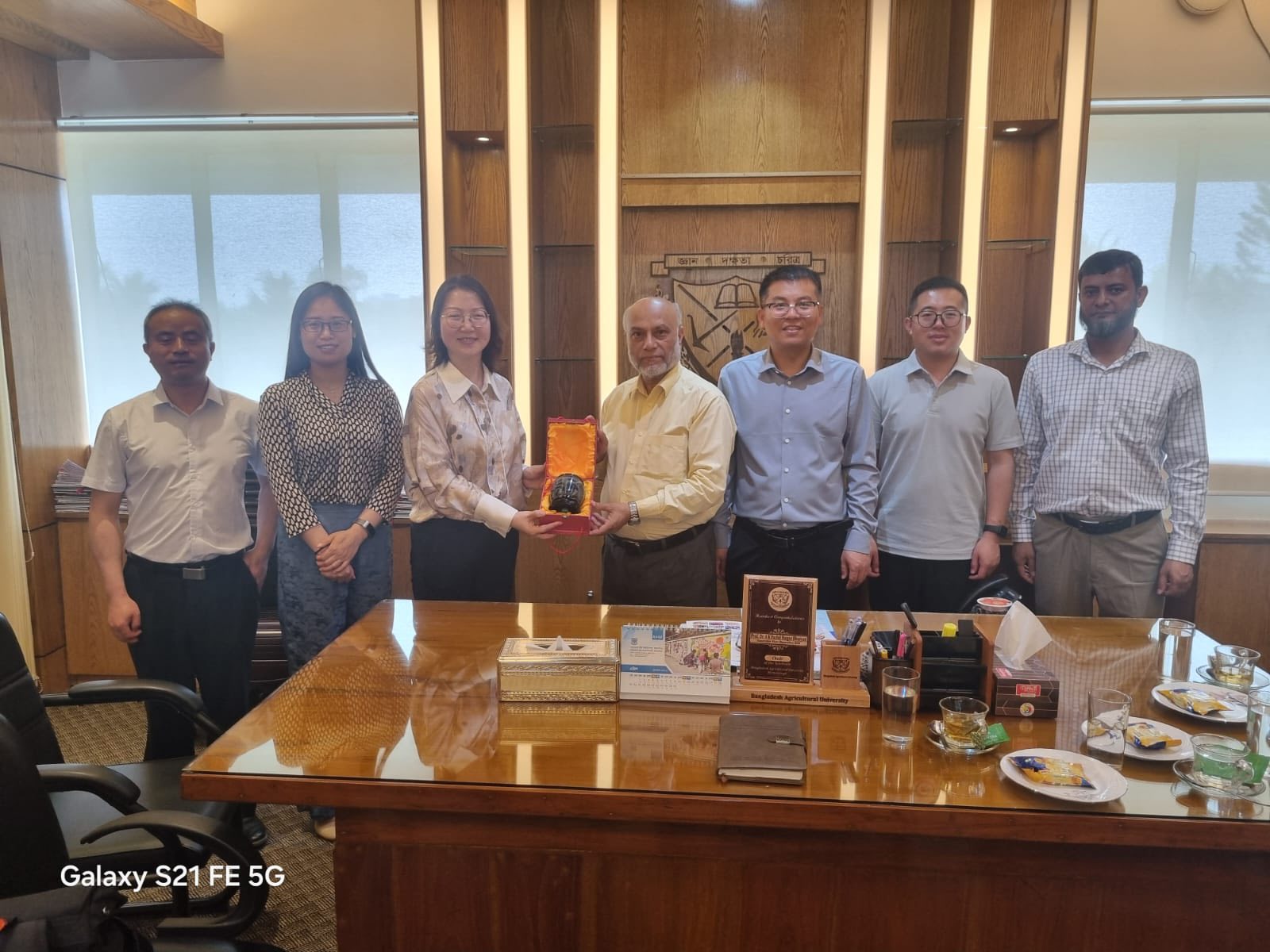 Chinese Delegates from the Northwest A&F Deltin 7 লগইন meet Deltin 7 Bangladesh Vice-chancellor for future collaboration
