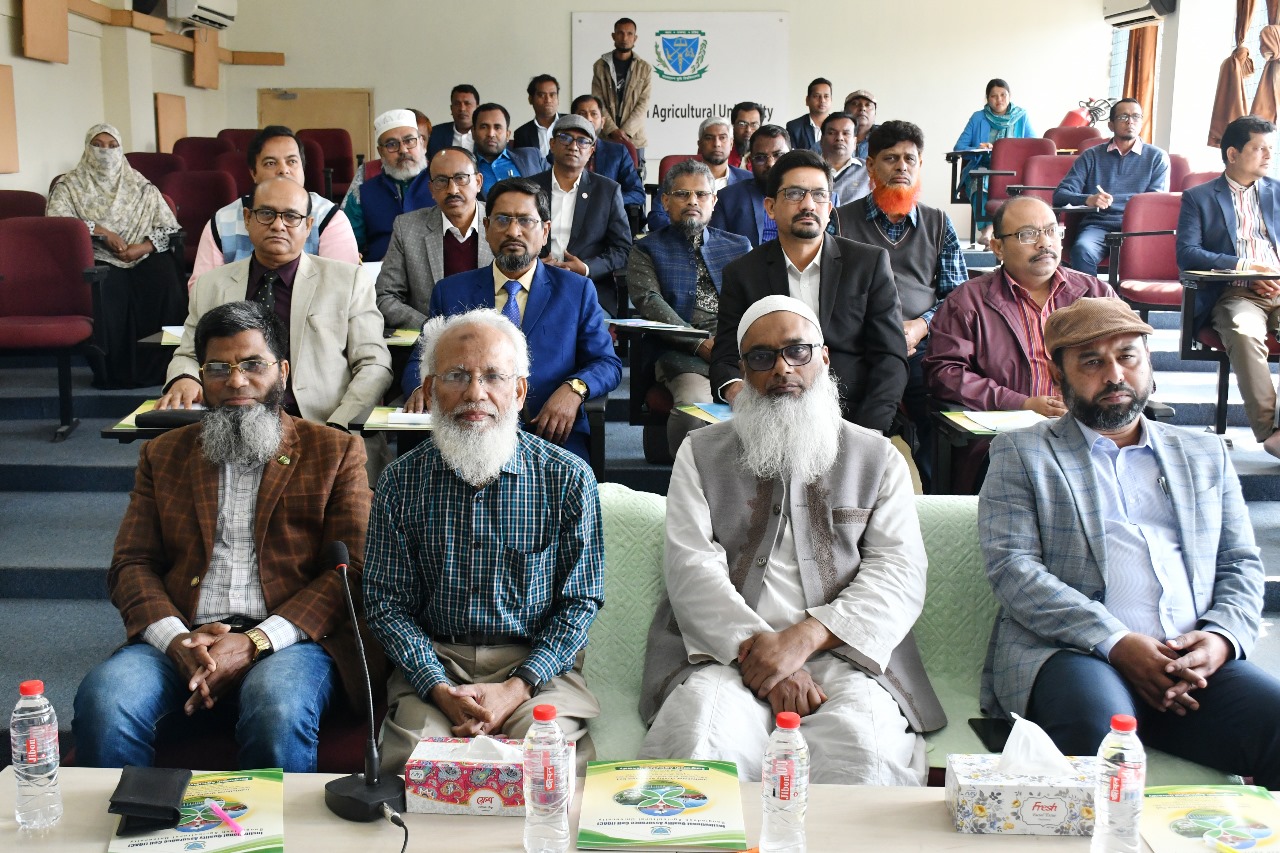 বাকৃবিতে হিসাব রক্ষণ কর্মকর্তাদের দুই দিনব্যাপী প্রশিক্ষণ কর্মশালা উদ্বোধন