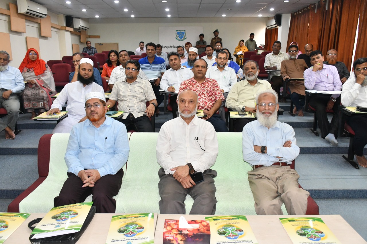 বাকৃবিতে "বার্ষিক গোপনীয় প্রতিবেদন লিখন" শীর্ষক  কর্মশালা অনুষ্ঠিত