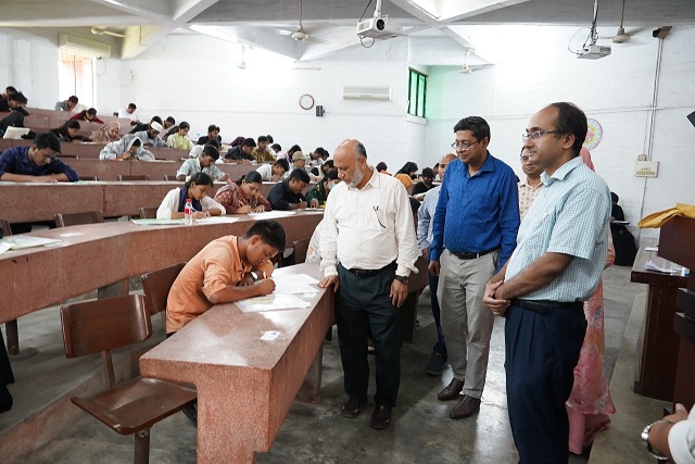 বাকৃবিতে ঢাবির 'ব্যবসায় শিক্ষা' ইউনিটের পূনঃভর্তি পরীক্ষা সম্পন্ন
