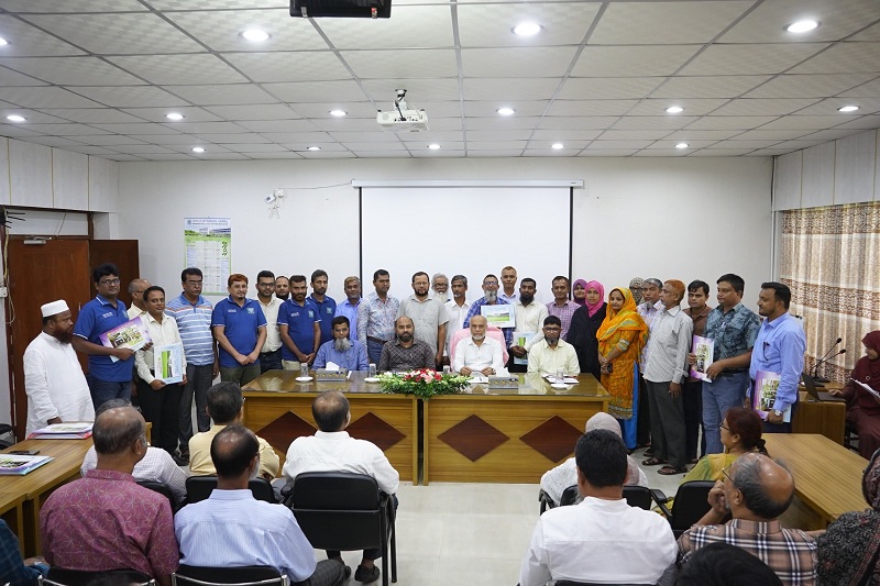 কর্মদক্ষতা ও ভালো কাজের জন্য শিক্ষক, কর্মকর্তা এবং কর্মচারিদের পুরস্কৃত করা হবে - বাকৃবি ভিসি