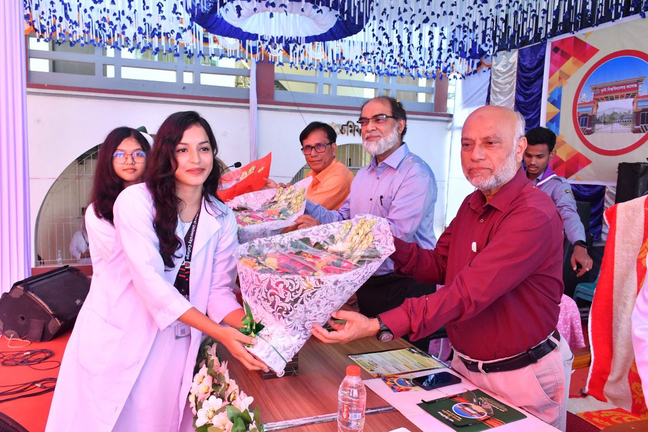 কৃষি বিশ্ববিদ্যালয় কলেজে নবীনবরণ-২০২৪ অনুষ্ঠিত ।