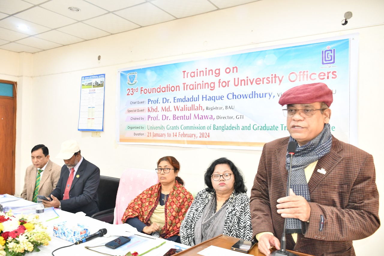 বাকৃবিতে কর্মকর্তাদের ২৩তম বুনিয়াদি প্রশিক্ষণ কোর্সের উদ্বোধন